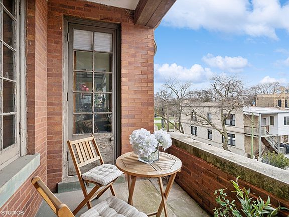 5th image of 2536 N Sacramento Ave #3