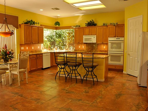 Spacious Kitchen with  beautifull backsplash 