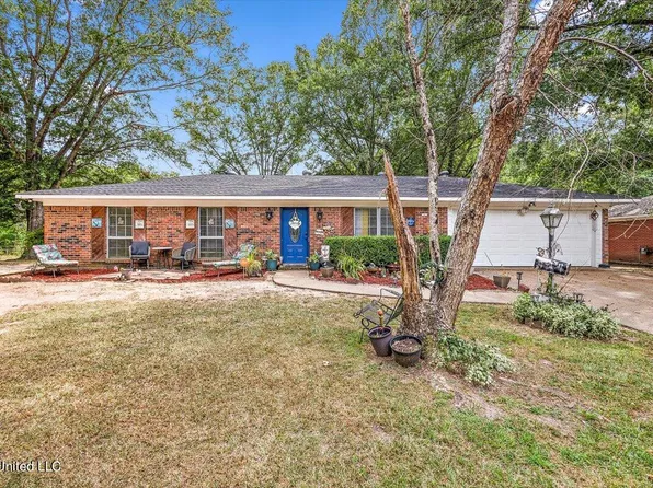 323 Foxboro Dr, Jackson, MS 39211