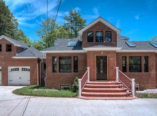 101 Ridge Rd, Valley Cottage, NY 10989