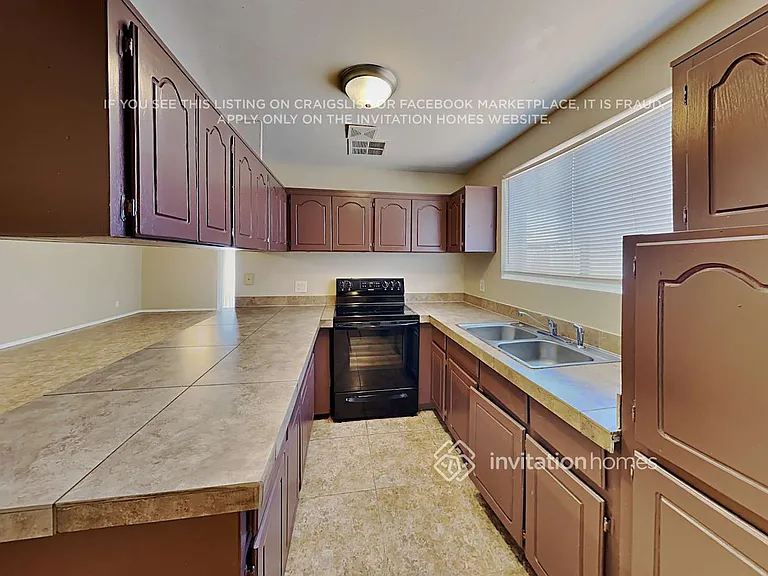 5849 N 62nd Dr — Photo 6