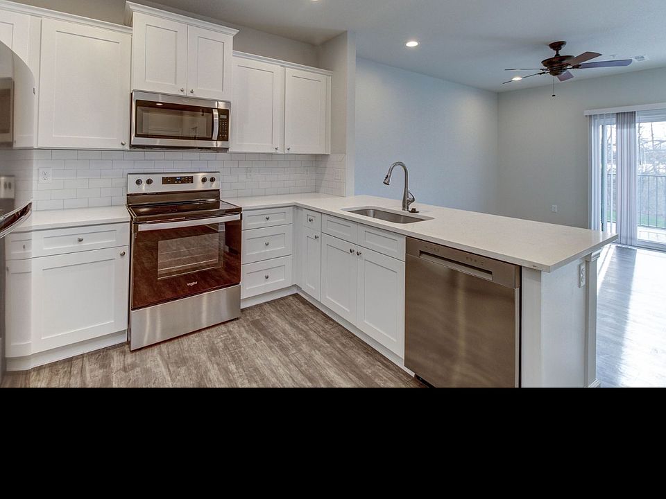 1st image of 127 Cox St #303