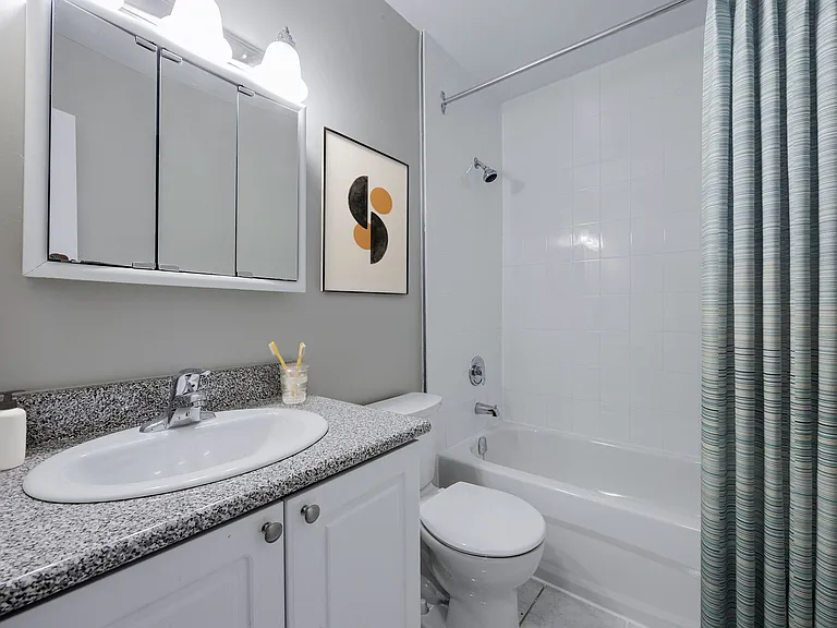 100 Spadina Rd — Photo 6