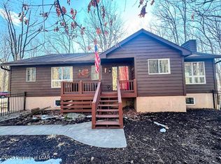 373 W Lake Valley Dr, Hazleton, PA 18202
