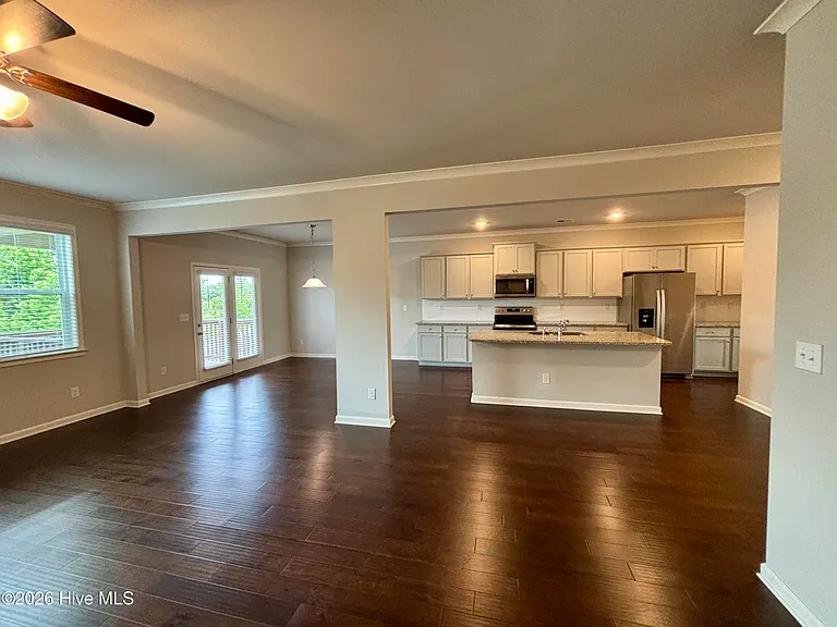 240 Callahan Dr — Photo 8