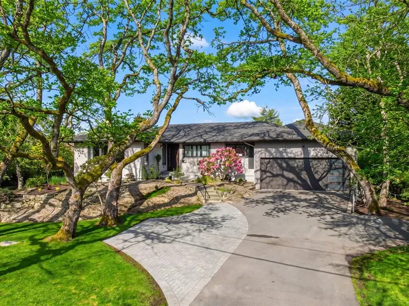 910 Foul Bay Rd, Victoria, BC V8S 4H8