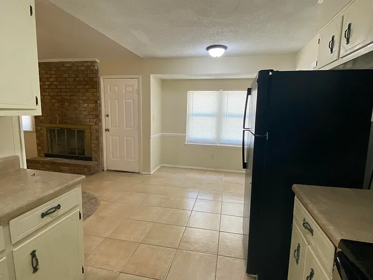 4532 Hillside Dr — Photo 4