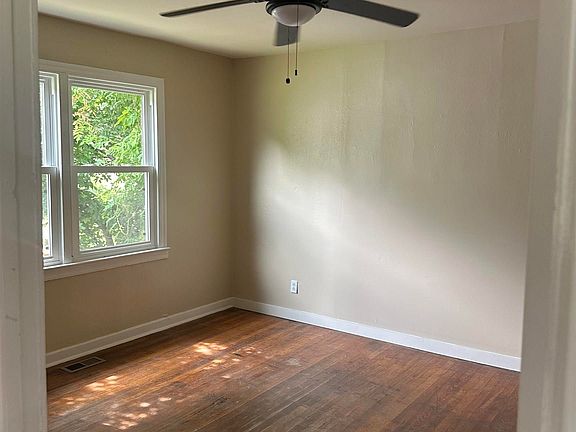 5th image of 1860 Fulton Ave SW