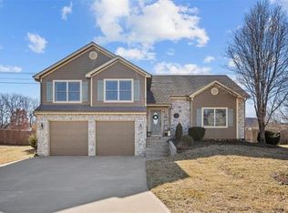 810 N 168th St, Basehor, KS 66007