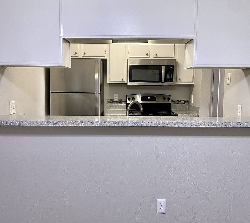 1st image of 1002 Edmonds Ln #2B-1Ba-753Sqft