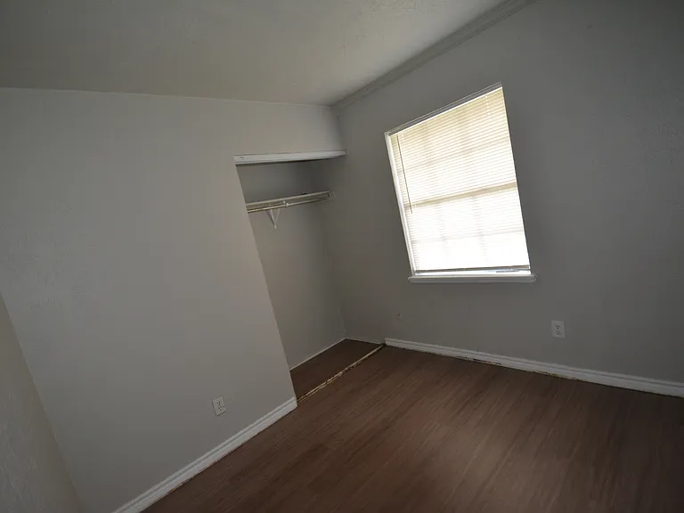 7808 Xavier Dr — Photo 6