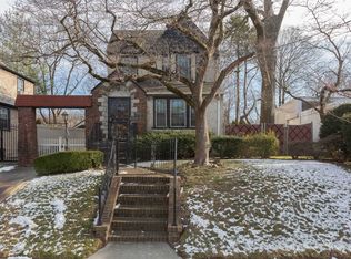24442 54th Ave, Flushing, NY 11362