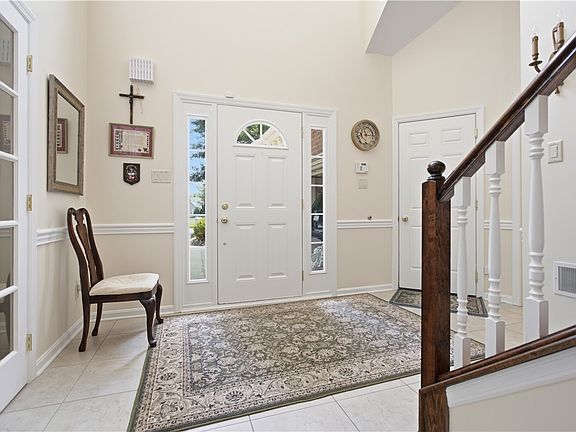 2nd image of 105 Driftwood Dr