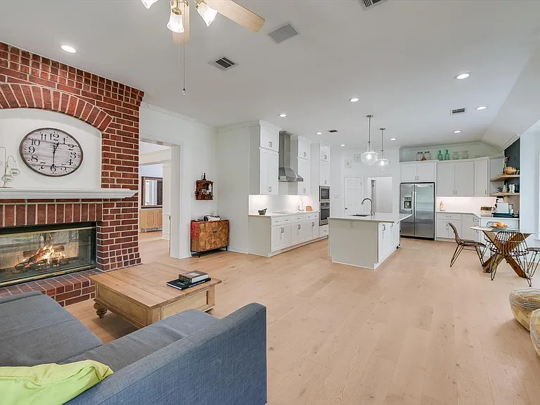 2404 Cliffs Edge Dr — Photo 8