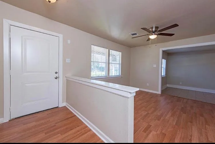Building Photo - 9425 Sierra Dr