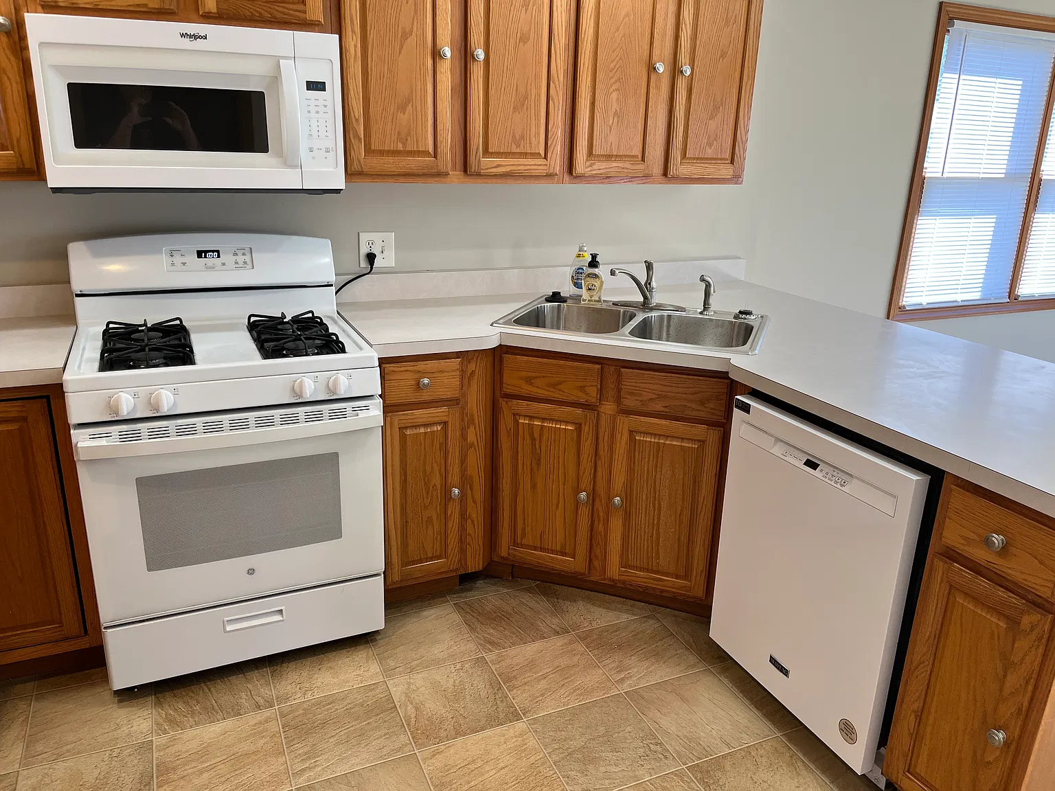 3 bed, 1548 sqft, $1,875 — Photo 3