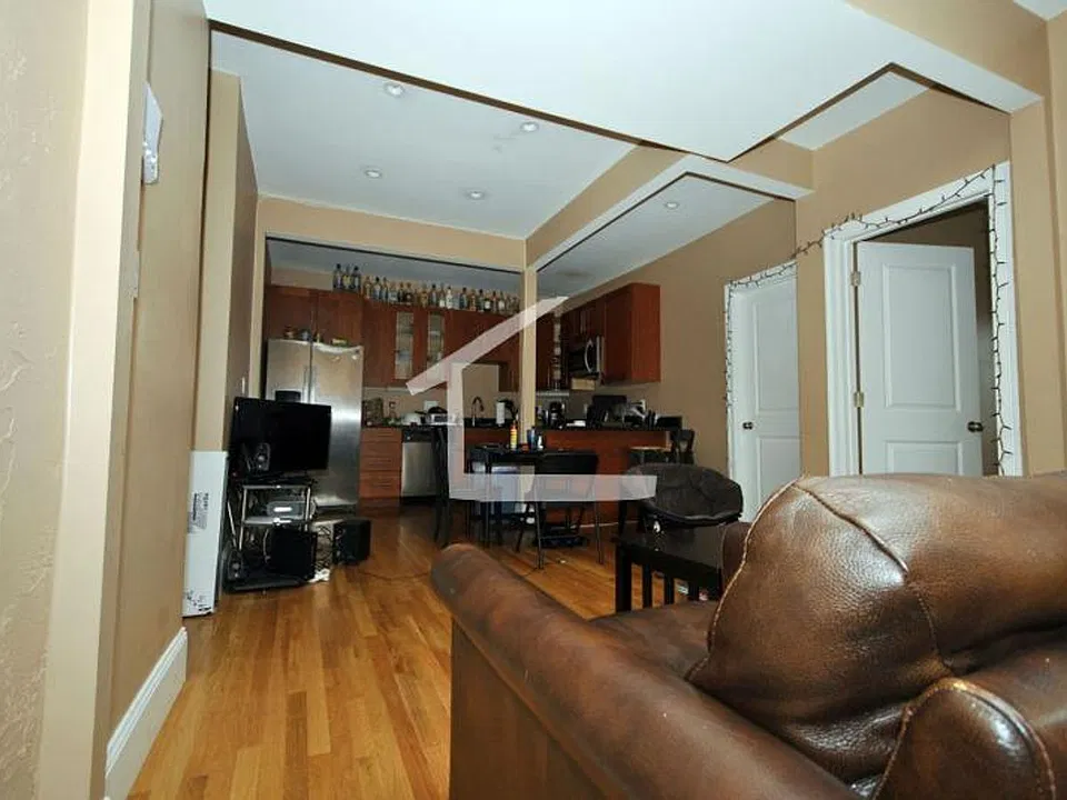 8 Saint Lukes Rd #3