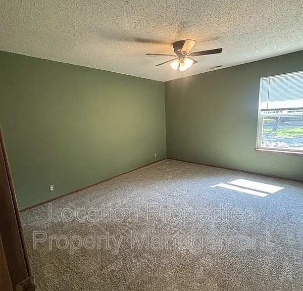 2401 Sequoia Ct — Photo 5