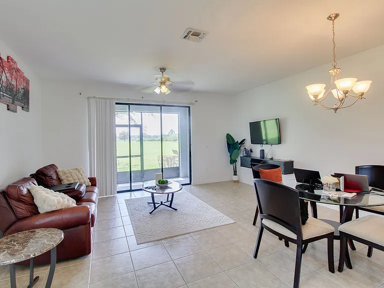 20626 Maxim Pkwy — Photo 8