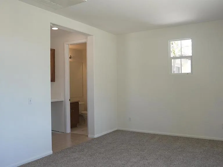 1050 White Alder Ave — Photo 8
