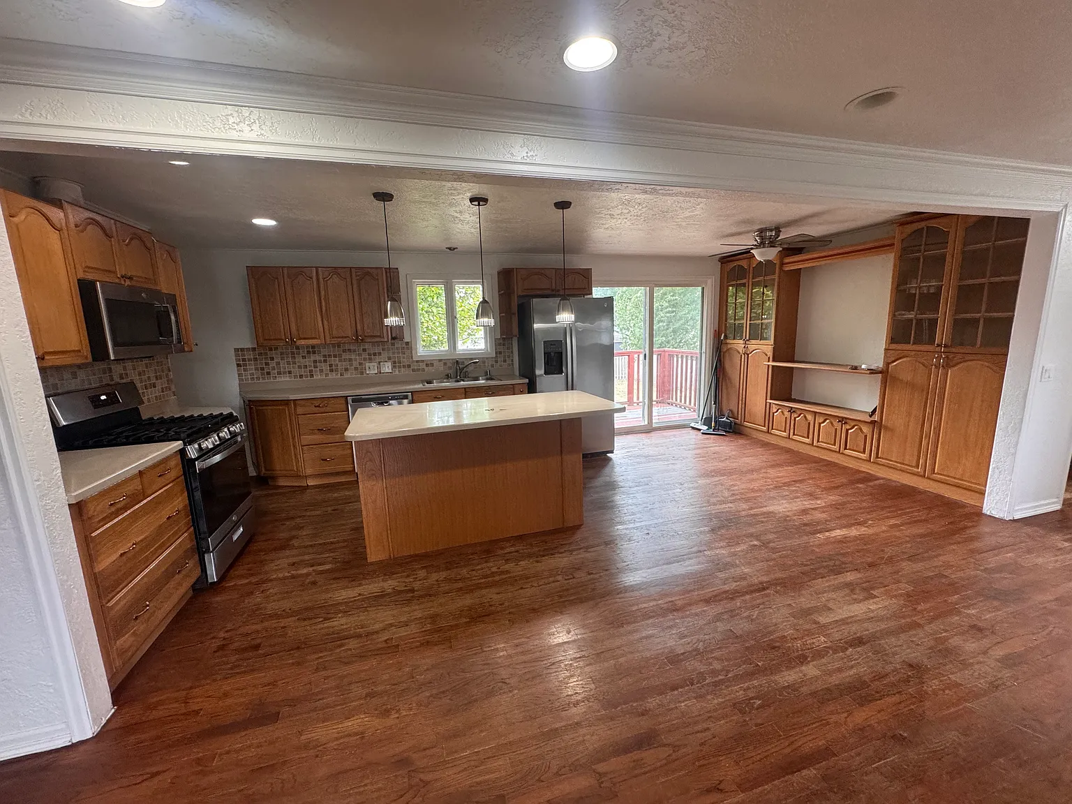 5 bed, 2354 sqft, $3,000 — Photo 3