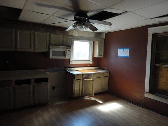 3rd image of 3667 E 9th St