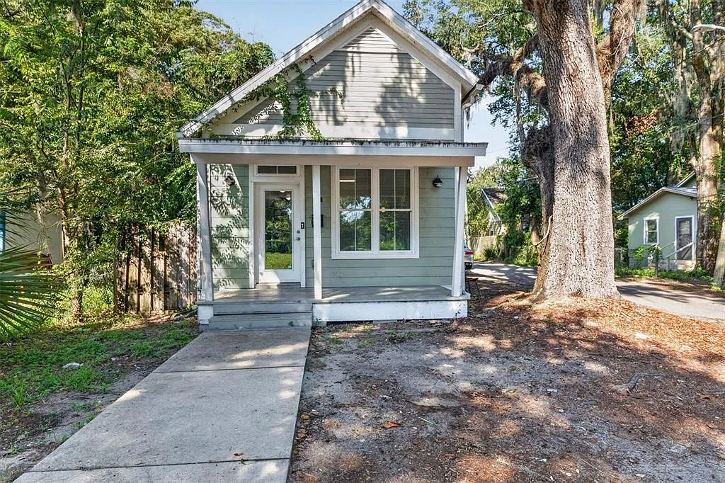 3 bed, 2.0 bath, 1291 sqft, $1,975 — Photo 1