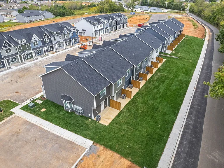 323 S Ridge Trl — Photo 40