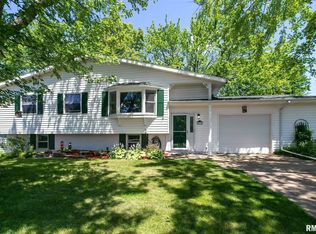 2914 Camden Dr, Bettendorf, IA 52722