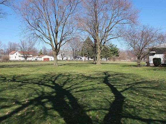 4th image of 312 Clover Dr