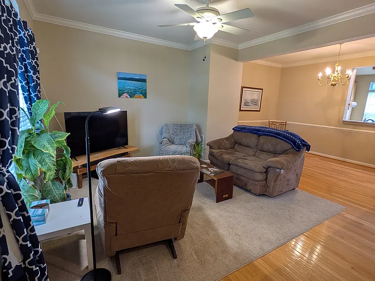 2066 Lockwood Dr — Photo 2