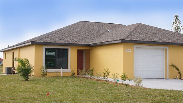 1st image of 902 SW 39th Ter