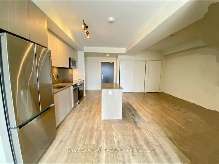 133 Bronte Rd #B0723 — Photo 3