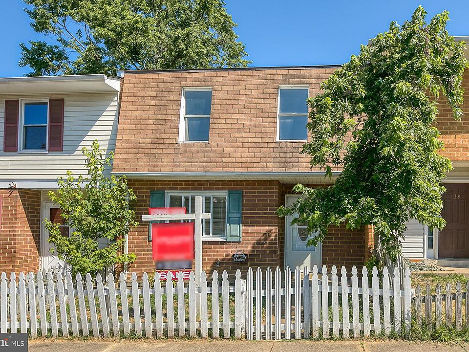 1st image of 138 Oak Dr