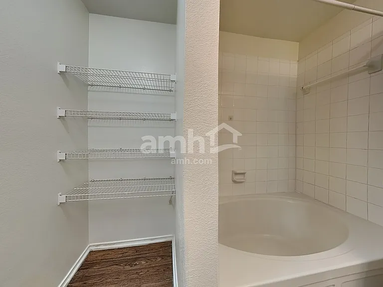 511 Robinwood Dr — Photo 12