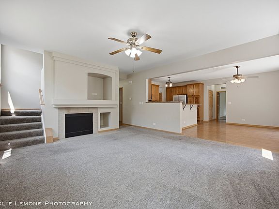 5th image of 305 Kensington Dr