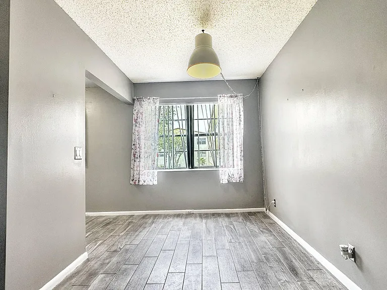 144 Mansfield Dr #D — Photo 3