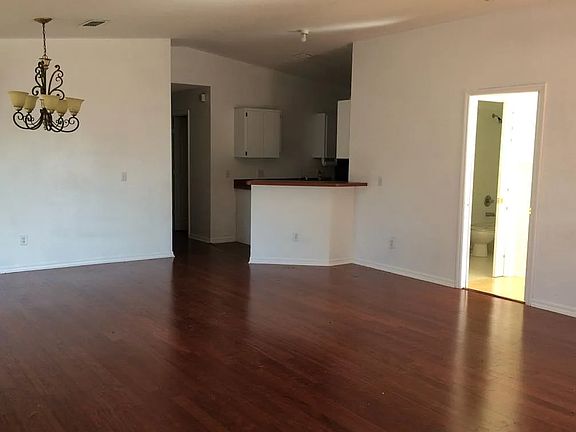 3rd image of 6715 S Manhattan Ave