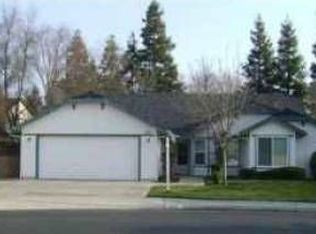 1049 Burlingame Ave, Clovis, CA 93612