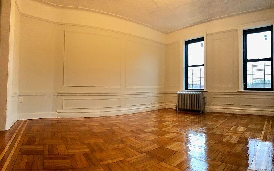 1st image of 1 Parade Pl APT 18