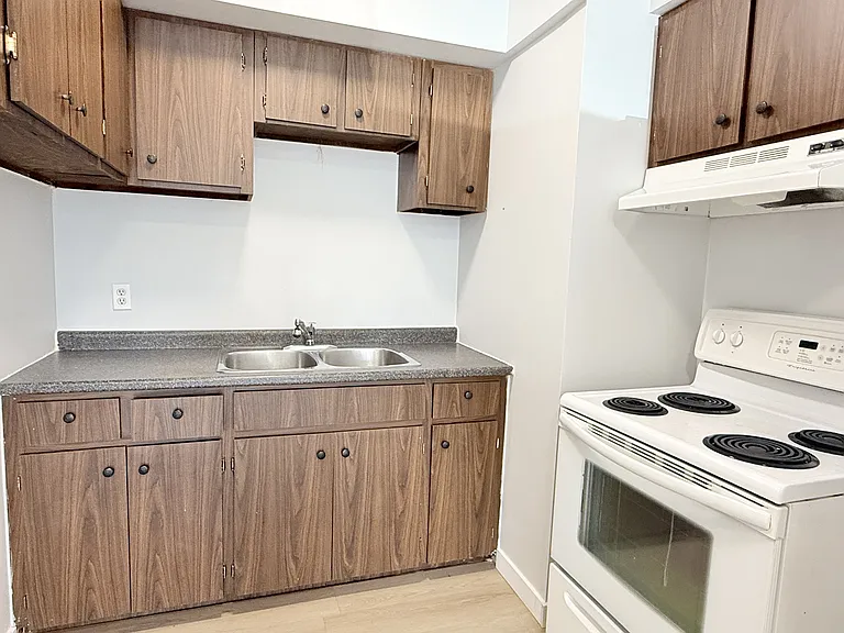 3503 Sandwich St #103 — Photo 2
