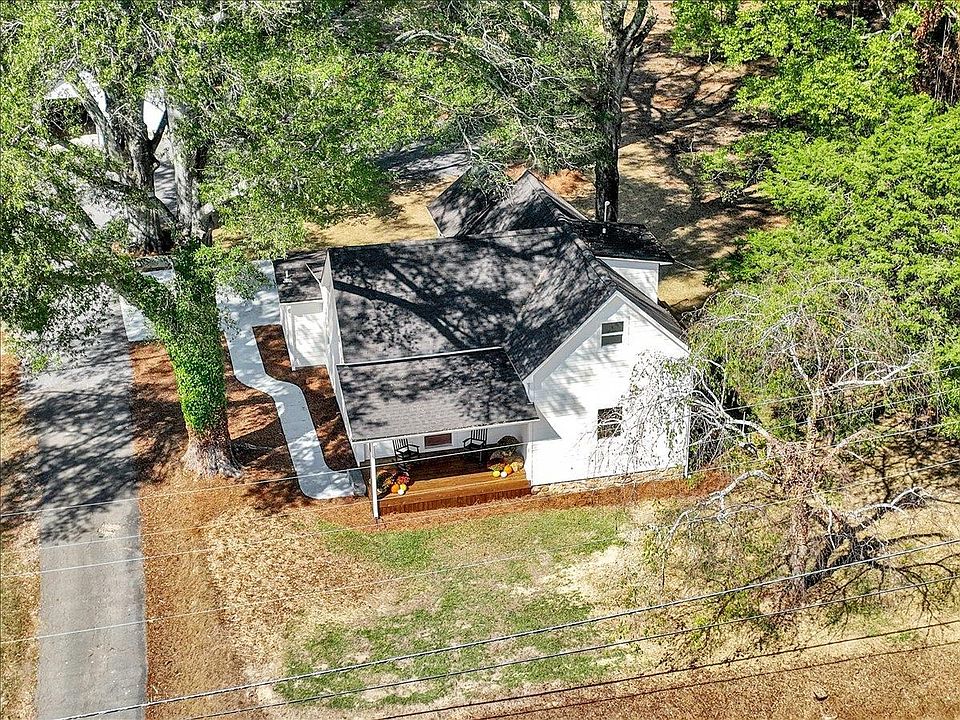 1st image of 105 Convent Rd NE