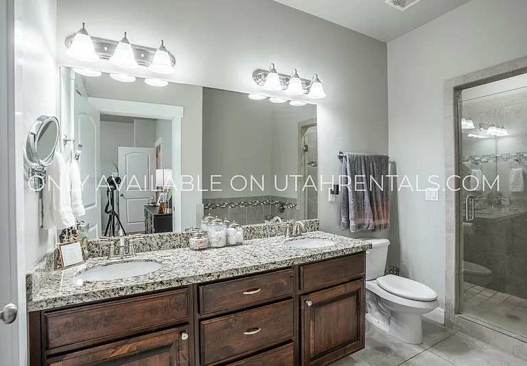 1777 W Yarrow Dr — Photo 16