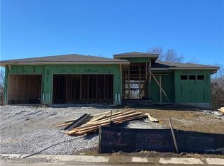 2816 SW Hearthstone Pl, Lees Summit, MO 64082
