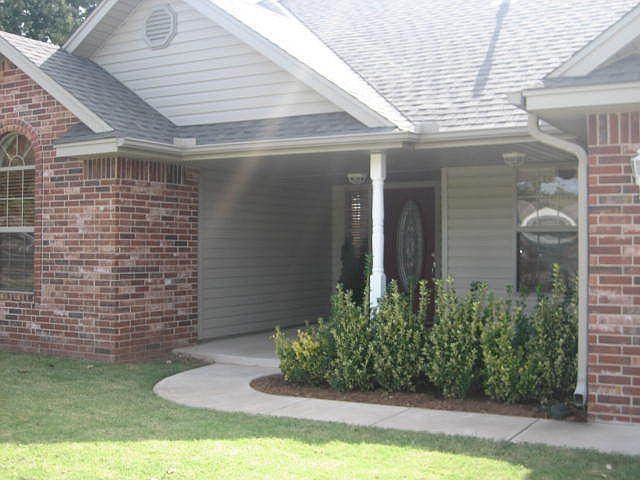 2nd image of 924 Mockingbird Ln