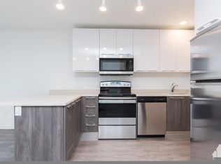 950 W Winona St, Chicago, IL 60640