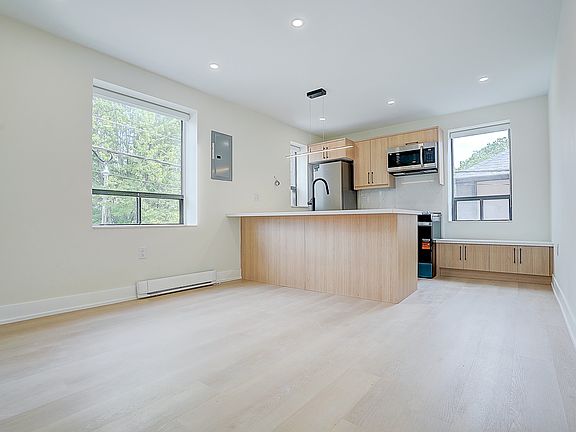 2nd image of 240 Durie St #U201