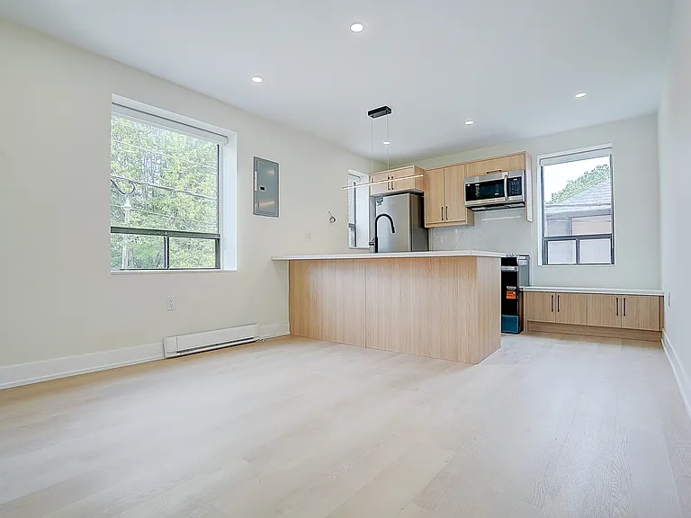 240 Durie St #U201 — Photo 2