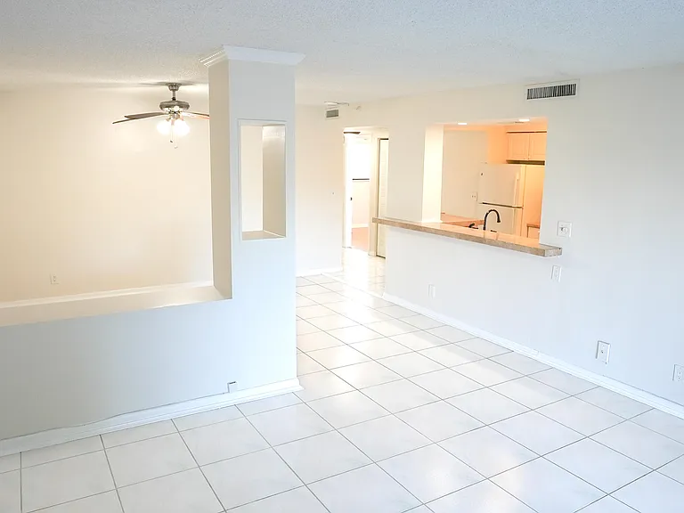 2112 S Cypress Bend Dr #404 — Photo 17