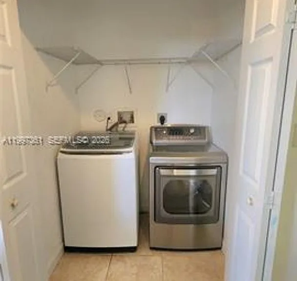 343 NE 36th Ter — Photo 6